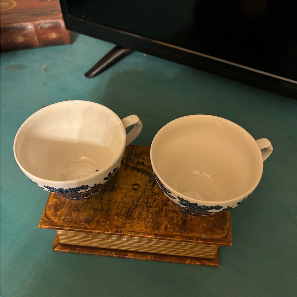 Tea cups - Picture 2 of 8